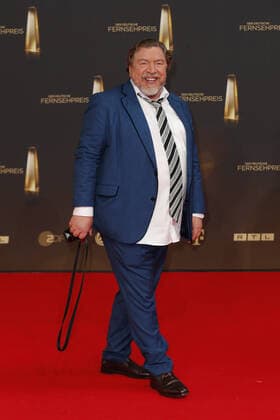 The German Television Award 2021 Armin Rohde with his Leica on the red carpet at the award ceremony The German Television Award The TV Highlights of the Year on September 14 at the MMC Studios Cologne Copyright: xEventpressxGolejewskix