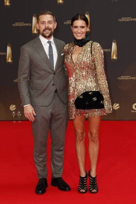 The German Television Award 2021 Klaas Heufer circulation with Doris Golpashin on the red carpet at the award ceremony The German Television Award The TV highlights of the year on September 14 in the MMC Studios Cologne Copyright: xEventpressxGolejewskix