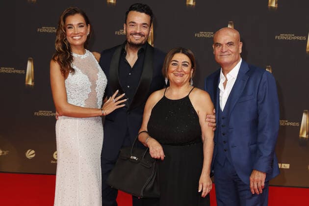 The German Television Award 2021 Jana Ina Zarrella, Giovanni Zarrella, Bruno Zarrella with wife Clementine Zarrella on the red carpet at the award ceremony The German Television Award The TV highlights of the year on September 14 in the MMC Studios Cologne Copyright: xEventpressxGolejewskix