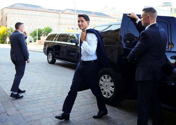 September 15, 2022, Ottawa, ON, CAN: Prime Minister Justin Trudeau arrives on Parliament Hill to pay tribute to Queen Elizabeth in the House of Commons in Ottawa on Thursday, Sept. 15, 2022. Ottawa CAN  - ZUMAc35_ 20220915_zaf_c35_020 Copyright: xSeanxKilpatrickx