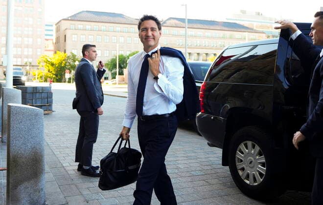 September 15, 2022, Ottawa, ON, CAN: Prime Minister Justin Trudeau arrives on Parliament Hill to pay tribute to Queen Elizabeth in the House of Commons in Ottawa on Thursday, Sept. 15, 2022. Ottawa CAN  - ZUMAc35_ 20220915_zaf_c35_021 Copyright: xSeanxKilpatrickx