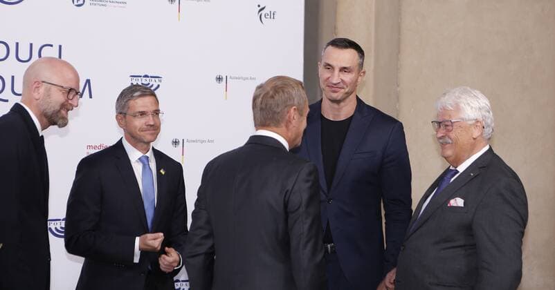 Germany: M100 Media Award to the Ukrainian people Brandenburg: M100 Media Award to the Ukrainian people – Dr. Wladimir Klitschko accepts the award on his behalf in Potsdam The photo shows of the Orangery in Sanssouci Park in Potsdam. Potsdam Brandenburg Germany Copyright: SimonexKuhlmey