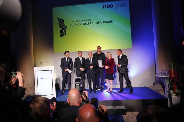 Germany: M100 Media Award to the Ukrainian people Brandenburg: M100 Media Award to the Ukrainian people – Dr. Wladimir Klitschko accepts the award on his behalf in Potsdam The photo shows Wladimir Klitschko in the Orangery in Sanssouci Park in Potsdam. Potsdam Brandenburg Germany Copyright: SimonexKuhlmey