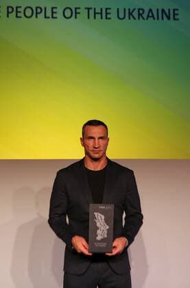 Germany: M100 Media Award to the Ukrainian people Brandenburg: M100 Media Award to the Ukrainian people – Dr. Wladimir Klitschko accepts the award on his behalf in Potsdam.The photo shows Wladimir Klitschko in the Orangery in Sanssouci Park in Potsdam. Wladimir Klitschko accepted the M100 Media Award on behalf of the Ukrainian people Potsdam Brandenburg Germany Copyright: SimonexKuhlmey