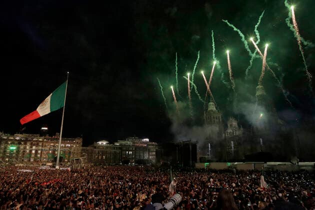 212th Anniversary Of The Independence Of Mexico Thousands of people gather in the Zocalo in Mexico City for the Mexican Independence Shout, led by AndrÃ s Manuel Lopez Obrador, President of Mexico. Mexico City Mexico City Mexico  Copyright: xGerardoxVieyrax originalFilename: vieyra-notitle220916_npZB4.jpg