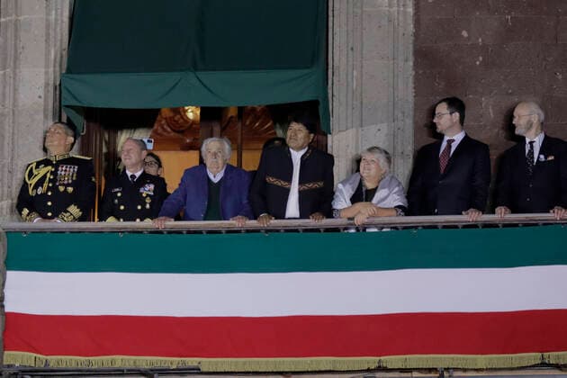 212th Anniversary Of The Independence Of Mexico Ernesto Che Guevara s daughter, Aleida Guevara, as well as the former president of Uruguay, Josà Mujica; the former president of Bolivia, Evo Morales; and Gabriel Shipton and Jhon Shipton, father and brother of the programmer and founder of WikiLeaks, Julian Assange, among others, stand on the balcony of the National Palace in the Zocalo of Mexico City to mark the Mexican Independence Cry, led by Andràs Manuel Lopez Obrador, President of Mexico. Mexico City Mexico City Mexico Copyright: xGerardoxVieyrax originalFilename: vieyra-notitle220916_np5oI.jpg