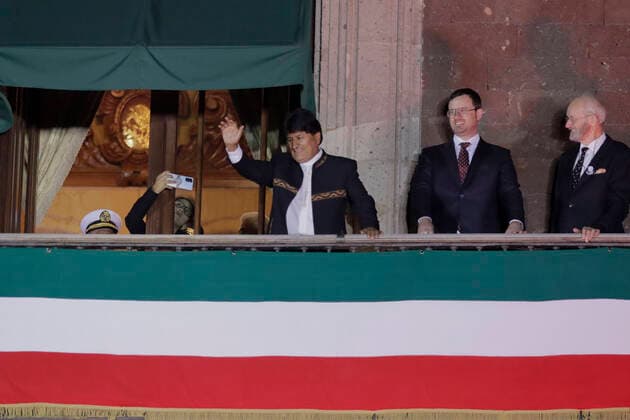 212th Anniversary Of The Independence Of Mexico Evo Morales, former president of Bolivia; and Gabriel Shipton and Jhon Shipton, father and brother of WikiLeaks programmer and founder Julian Assange, among others, stand on the balcony of the National Palace in Mexico City s Zocalo to mark the Mexican Independence Day Cry, led by AndrÃ s Manuel Lopez Obrador, president of Mexico. Mexico City Mexico City Mexico  Copyright: xGerardoxVieyrax originalFilename: vieyra-notitle220916_npj2T.jpg