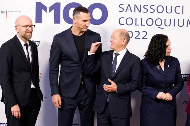 Moritz van Dülmen, Wladimir Klitschko, Olaf Scholz and Vjosa Osmani at the M100 Media Award 2022 ceremony for the Ukrainian people at the Orangerie Sanssouci Potsdam, 15 09 2022 Foto:xS.xGabschx xFuturexImage