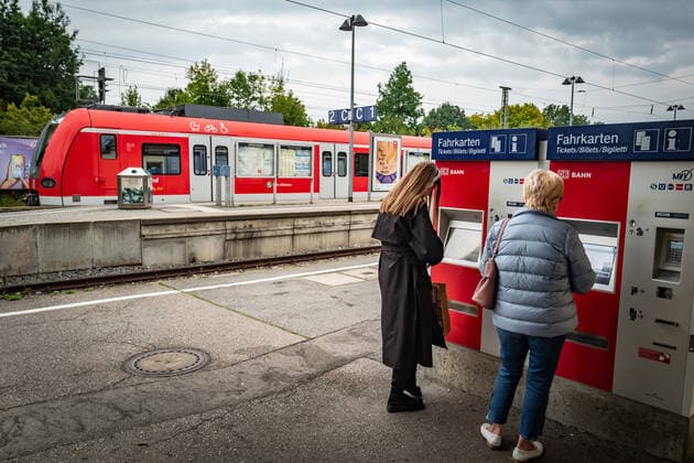 DB, Deutsche Bahn, S Bahn Munich, ticket vending machine in Erding DB