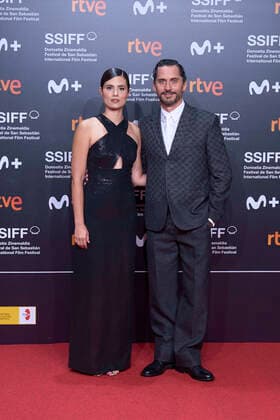 September 16, 2022, Donostia San Sebastian, Euskadi, Spain: Paco Leon, Loreto Mauleon attended Red Carpet Opening Ceremony during 70th San Sebastian International Film Festival at Kursaal Palace on September 16, 2022 in Donostia San Sebastian, {country Donostia San Sebastian Spain - ZUMAg15_ 20220916_zaf_g15_225 Copyright: xJackxAbuinx