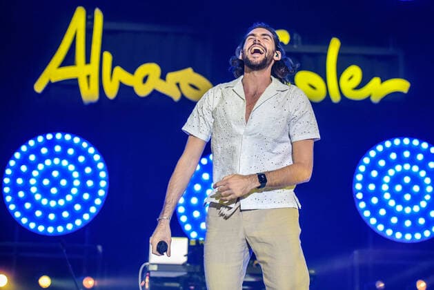 Entertainment Bilder des Tages 16.09.2022, xlakx, Entertainment Musik, Alvaro Soler Magia European Tour 2022 emspor, v.l. Saenger Alvaro Soler waehrend eines Konzertes seiner Magia European Tour 2022 in der Max Schmeling Halle Berlin. Berlin *** 16 09 2022, xlakx, entertainment music, Alvaro Soler Magia European Tour 2022 emspor, v l singer Alvaro Soler during a concert of his Magia European Tour 2022 at the Max Schmeling Halle Berlin Berlin
