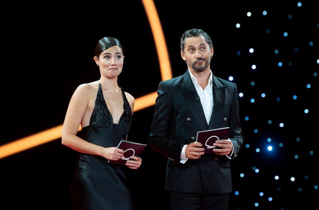 Opening Gala Of The San Sebastian Film Festival 2022 Actor Paco Leon and actress Loreto Mauleon during the opening gala of the San Sebastian Film Festival 2022 at the Kursaal, September 16, 2021, San Sebastian, Guipuzkoa, Basque Country, (Spain). From today until next Saturday, September 24, San Sebastian dresses up to host the 70th edition of Zinemaldia, the most famous Spanish film festival. One example is the French actress Juliette Binoche, to whom the festival has dedicated its official poster this year and who will attend, for the fourth time in its history, to receive one of the Donostia awards. San Sebastian Spain Spain Copyright: xAlbertoxOrtegax originalFilename: agency-openingg220916_npjKY.jpg