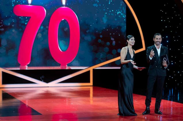 Opening Gala Of The San Sebastian Film Festival 2022 Actor Paco Leon and actress Loreto Mauleon during the opening gala of the San Sebastian Film Festival 2022 at the Kursaal, September 16, 2021, San Sebastian, Guipuzkoa, Basque Country, (Spain). From today until next Saturday, September 24, San Sebastian dresses up to host the 70th edition of Zinemaldia, the most famous Spanish film festival. One example is the French actress Juliette Binoche, to whom the festival has dedicated its official poster this year and who will attend, for the fourth time in its history, to receive one of the Donostia awards. San Sebastian Spain Spain Copyright: xAlbertoxOrtegax originalFilename: agency-openingg220916_np4q5.jpg