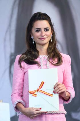 September 17, 2022, Madrid, Madrid, Spain: Penelope Cruz receives National Cinematrogy Award during 70th San Sebastian International Film Festival at Victoria Eugenia Theatre on September 17, 2022 in Donostia San Sebastian, Spain Madrid Spain - ZUMAg15_ 20220917_zaf_g15_099 Copyright: xJackxAbuinx