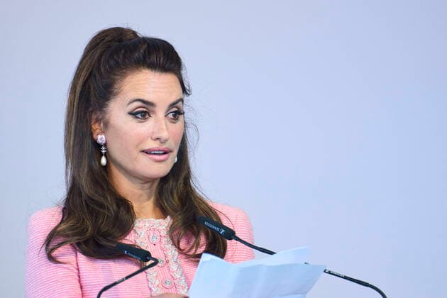 September 17, 2022, Madrid, Madrid, Spain: Penelope Cruz receives National Cinematrogy Award during 70th San Sebastian International Film Festival at Victoria Eugenia Theatre on September 17, 2022 in Donostia San Sebastian, Spain Madrid Spain - ZUMAg15_ 20220917_zaf_g15_108 Copyright: xJackxAbuinx