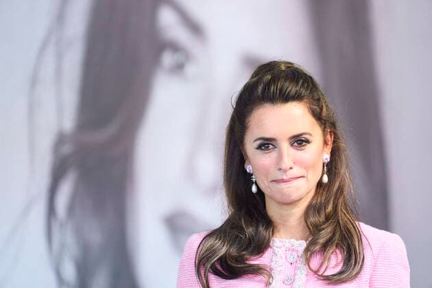 September 17, 2022, Madrid, Madrid, Spain: Penelope Cruz receives National Cinematrogy Award during 70th San Sebastian International Film Festival at Victoria Eugenia Theatre on September 17, 2022 in Donostia San Sebastian, Spain Madrid Spain - ZUMAg15_ 20220917_zaf_g15_117 Copyright: xJackxAbuinx