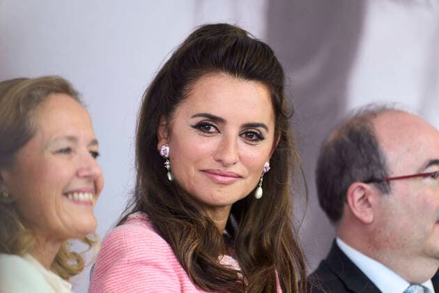 September 17, 2022, Madrid, Madrid, Spain: Penelope Cruz receives National Cinematrogy Award during 70th San Sebastian International Film Festival at Victoria Eugenia Theatre on September 17, 2022 in Donostia San Sebastian, Spain Madrid Spain - ZUMAg15_ 20220917_zaf_g15_122 Copyright: xJackxAbuinx
