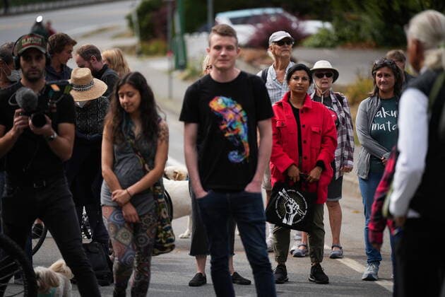 September 17, 2022, BURNABY, BC, CANADA: B.C. NDP leadership candidate Anjali Appadurai, back right, listens while attending a protest against the Trans Mountain pipeline and a rally calling for the protection of Stoney Creek, in Burnaby, B.C., on Saturday, September 17, 2022. BURNABY CANADA  - ZUMAc35_ 20220917_zaf_c35_096 Copyright: xDarrylxDyckx