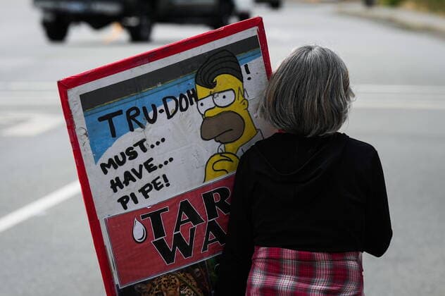 September 17, 2022, BURNABY, BC, CANADA: A person carries a sign with a likeness of Prime Minister Justin Trudeau as Homer Simpson during a protest against the Trans Mountain pipeline and a rally calling for the protection of Stoney Creek, in Burnaby, B.C., on Saturday, September 17, 2022. BURNABY CANADA  - ZUMAc35_ 20220917_zaf_c35_115 Copyright: xDarrylxDyckx