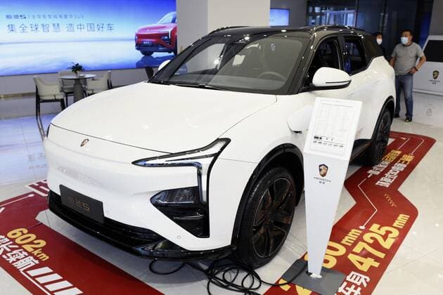 Evergrande begins mass production of electric SUV Photo taken in Beijing on Sept. 16, 2022, shows the Hengchi 5 sport-utility vehicle manufactured by Chinese real estate developer Evergrande Group s car-making arm. The group said the same day the carmaker has started mass production of the model, its first electric vehicle, at its Tianjin plant.  A14AA0001337708P