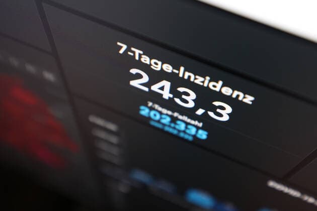 RKI dashboard, 7 day incidence is now 243.3 7 day incidence, RKI dashboard on a monitor on 19 09 2022 in Siegen Germany.
