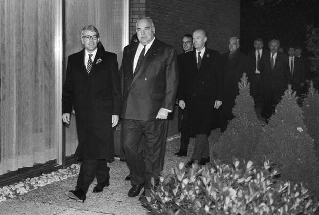 Deutschland, Bonn, 10.11.1991. Archiv.: 29-68-19 Britische Premierminister Major bei Kohl Foto: Bundeskanzler Helmut Kohl und Premierminister John Major Britische Premierminister Major bei Kohl *** Germany, Bonn, 10 11 1991 Archive 29 68 19 British Prime Minister Major at Kohl Photo Chancellor Helmut Kohl and Prime Minister John Major British Prime Minister Major at Kohl