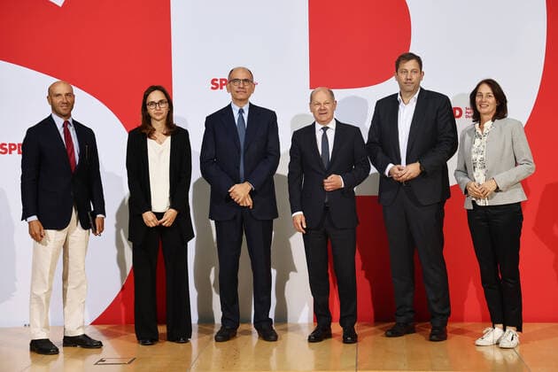 Leader of Partito Democratico Enrico Letta meets German Chancellor Scholz in Berlin Leader of Partito Democratico Enrico Letta (C-L) meets German Chancellor Olaf Scholz (C-R) with other party members at the headquarters of the Social Democratic Party (SPD) Willy-Brandt-Haus in Berlin, Germany on Sptember 19, 2022. Berlin Berlin Germany  Copyright: xEmmanuelexContinix originalFilename: contini-leaderof220919_npNFD.jpg