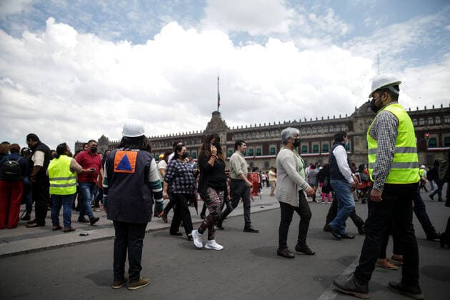 (220919) -- MEXICO CITY, Sept. 19, 2022 -- People gather in the Zocalo Square after an earthquake in Mexico City, Mexico, on Sept. 19, 2022. An earthquake with a magnitude of 7.4 shook Mexico on Monday, according to preliminary data, with further details unavailable at the moment. ) MEXICO-MEXICO CITY-EARTHQUAKE FranciscoxCanedo 