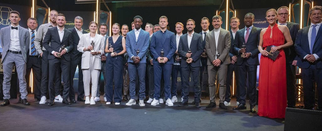 20220919 26. Bruno-Gala WIEN, OESTERREICH - 19. SEPTEMBER: Gruppüenbild mit allen SiegerInnen nach der Preisverleihung anlaesslich des 26. Bruno Galas, Das Fest Der SpielerInnen, praesentiert von Kronen Zeitung im Globe Wien in der Marx-Halle am 19. September 2022 in Wien, Oesterreich. 220919_SEPA_17_030 Copyright: xIsabellexOuvrardx SEPAxMedia