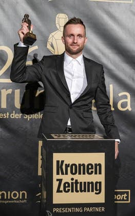 20220919 26. Bruno-Gala WIEN, OESTERREICH - 19. SEPTEMBER: SK Sturm Graz Spielerin Annabel Schasching Preistraegerin der Bruno-Award in der Kategorie Spielerin der Saison praesentiert von easystaff waehrend der Preisverleihung anlaesslich des 26. Bruno Galas, Das Fest Der SpielerInnen, praesentiert von Kronen Zeitung im Globe Wien in der Marx-Halle am 19. September 2022 in Wien, Oesterreich. 220919_SEPA_17_003 Copyright: xIsabellexOuvrardx SEPAxMedia
