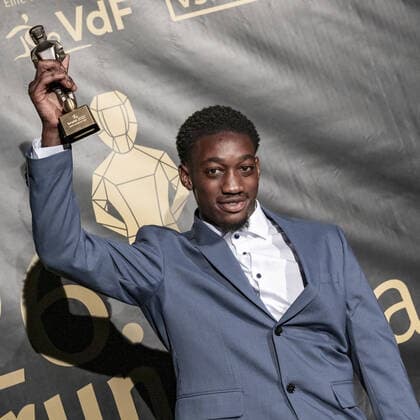 20220919 26. Bruno-Gala WIEN, OESTERREICH - 19. SEPTEMBER: Spieler von SC AUstria Lustenau Muhammed-Cham Saracevic, Preistraeger der Bruno-Award in der Kategorie Spieler der Saison 2. Liga praesentiert von ML Marketing waehrend der Preisverleihung anlaesslich des 26. Bruno Galas, Das Fest Der SpielerInnen, praesentiert von Kronen Zeitung im Globe Wien in der Marx-Halle am 19. September 2022 in Wien, Oesterreich. 220919_SEPA_17_007 Copyright: xIsabellexOuvrardx SEPAxMedia