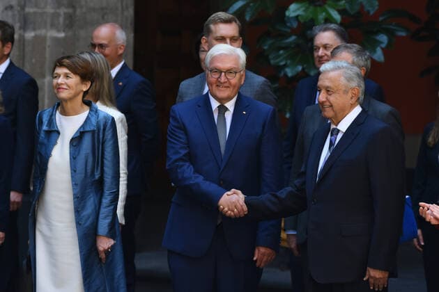 September 20, 2022, Mexico City, Mexico: President of the Federal Republic of Germany Frank-Walter Steinmeier accompanied by his wife Elke BoÂ¼denbender during the welcoming ceremony before to the Germany-Mexico bilateral meeting as part of Frank-Walter Steinmeier s Working Visit to Mexico at the National Palace. on September 20, 2022 in Mexico City, Mexico. Mexico City Mexico - ZUMAe321 20220920_zia_e321_021 Copyright: xCarlosxTischlerxEyepixxGroupx