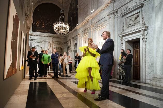 Entertainment Themen der Woche KW38 Entertainment Bilder des Tages 2022-09-21 10:50:37 AMSTERDAM - King Willem-Alexander with Iriee Zambie, one of the three winners, in the Royal Palace for the presentation of the Royal Prize for Free Painting 2022. The King will present the prize to three young artists. ANP OLAF KRAAK netherlands out - belgium out *** 2022 09 21 10 50 37 AMSTERDAM King Willem Alexander with Iriee Zambie, one of the three winners, in the Royal Palace for the presentation of the Royal Prize for Free Painting 2022 The King will present the prize to three young artists ANP OLAF KRAAK netherlands out belgium out  Copyright: xx x455113910x originalFilename: 455113910.jpg