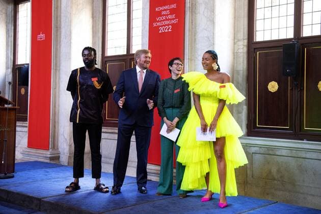 2022 09 21 10 40 33 AMSTERDAM King Willem Alexander with winners Kenneth Aidoo, Eva Spierenburg Iriee Zamblee, in the Royal Palace for the presentation of the Royal Prize for Free Painting 2022 The King awarded the prize to three young artists ANP OLAF KRAAK netherlands out belgium out  Copyright: xx x455113923x originalFilename: 455113923.jpg
