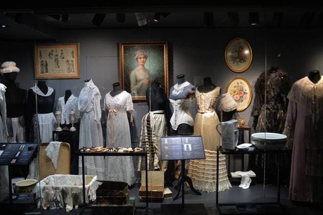 KYIV, UKRAINE - SEPTEMBER 20, 2022 - The Hardened Nobility exhibition launched at the Victoria Museum of Historical Costume and Style consists of more than 10 authentic dresses and accessories dating back to the 18th and 19th centuries which recreate the styles from the famous photographs of Ukrainian opera diva Solomiya Krushelnytska who was born 150 years ago, Kyiv, capital of Ukraine. Period dress exhibition in Kyiv  Copyright: xEvgenxKotenkox