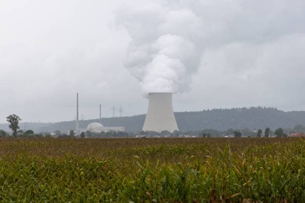 Energieversorgung und Energiegewinnung in Deutschland 2022 Essenbach - Deutschland - 16. September 2022: Das Kernkraftwerk Isar 2. Die letzten drei verbliebenen Atomkraftwerke in Deutschland sollen bis Ende des Jahres 2022 abgeschaltet werden. Seit Beginn der Invasion Russlands am 24.2.2022 in die Ukraine hat sich die Energieversorgung in Deutschland dramatisch verändert und die Preise für alle Energieformen sich vervielfacht. Bayern