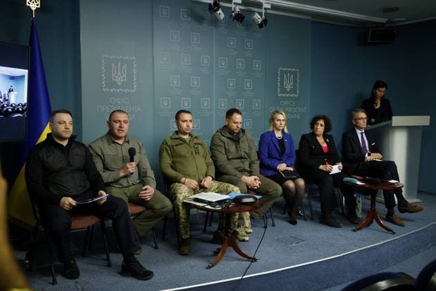 Briefing on return of Ukrainian defenders from russian captivity held in Kyiv KYIV, UKRAINE - SEPTEMBER 22, 2022 - Internal Minister of Ukraine Denys Monastyrskyi, Acting Head of the Security Service of Ukraine Vasyl Malyuk, Chief of the Main Intelligence Directorate of the Ministry of Defense of Ukraine Kyrylo Budanov, Head of the Office of the President of Ukraine Andrii Yermak, US Ambassador to Ukraine Bridget Brink, Ambassador Extraordinary and Plenipotentiary of the UK to Ukraine Melinda Simmons, Ambassador Extraordinary and Plenipotentiary of Sweden to Ukraine Tobias Tiberg (L to R) are pictured during the briefing on the Return of the Defenders of Ukraine from russian Captivity, Kyiv, capital of Ukraine. NO USE RUSSIA. NO USE BELARUS  Copyright: xPavloxBahmutx originalFilename: ukrinform-briefing220922_npItl.jpg
