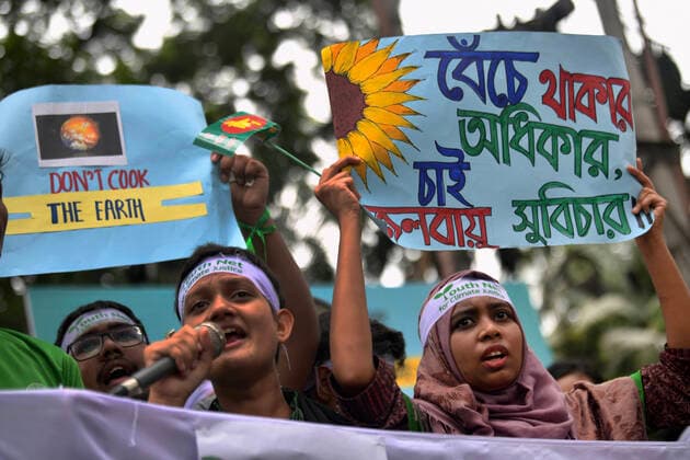Bangladesch, Globaler Klimastreik in Dhaka Global Climate Strike 2022 In Dhaka Activists take part in a rally to mark the Global Climate Strike in front of the National Press Club in Dhaka, Bangladesh on September 23, 2022. Dhaka Bangladesh  Copyright: xSyedxMahamudurxRahmanx originalFilename: rahman-notitle220923_npaOF.jpg