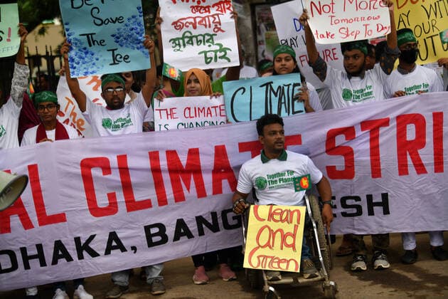 Bangladesch, Globaler Klimastreik in Dhaka Global Climate Strike 2022 In Dhaka Activists take part in a rally to mark the Global Climate Strike in front of the National Press Club in Dhaka, Bangladesh on September 23, 2022. Dhaka Bangladesh  Copyright: xSyedxMahamudurxRahmanx originalFilename: rahman-notitle220923_npGIp.jpg