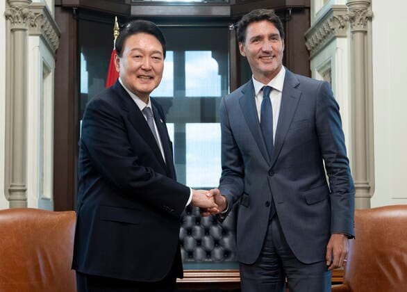 September 23, 2022, Ottawa, ON, Canada: Canadian Prime Minister Justin Trudeau and South Korean President Yoon Suk Yeol pose for photographers before a meeting in his office on Parliament Hill, in Ottawa, Friday, Sept. 23, 2022. Ottawa Canada  - ZUMAc35_ 20220923_zaf_c35_060 Copyright: xAdrianxWyldx