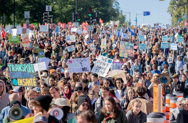 September 23, 2022, Montreal, PQ, Canada: People take part in a climate change march in Montreal, Friday, Sept. 23, 2022. Montreal Canada  - ZUMAc35_ 20220923_zaf_c35_072 Copyright: xGrahamxHughesx