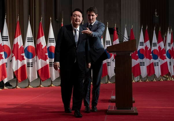 September 23, 2022, Ottawa, ON, Canada: Canadian Prime Minister Justin Trudeau gestures to the exit as he leaves a joint news conference with South Korean President Yoon Suk Yeol, in Ottawa, Friday, Sept. 23, 2022. Ottawa Canada  - ZUMAc35_ 20220923_zaf_c35_110 Copyright: xAdrianxWyldx