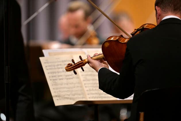 23 09 2022, International Classical Festival Festival of Nations 2022 at the Kurhaus Bad Wörishofen in Unterallgäu, opening concert with Emmanuel Tjeknavorian, violin conductor of the Vienna Symphony Orchestra violinist 23 09 2022, Classical Festival Bad Wörishofen 23 09 2022, Classical Festival Bad Wörishofen