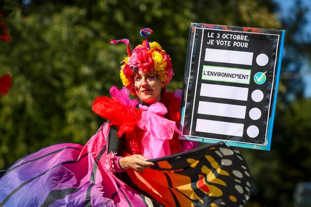 September 23, 2022, Montreal, Quebec, Canada: Thousands of protesters gathered for a climate march, demanding more action on climate change from elected officials. The event was part of the Fridays for Future Movement, an international, youth-led initiative inspired by Swedish activist Greta Thunberg. Montreal Canada - ZUMAs278 20220923_zip_s278_001 Copyright: xSerkanxSenturkx