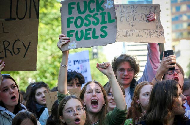 September 23, 2022, Montreal, Quebec, Canada: Thousands of protesters gathered for a climate march, demanding more action on climate change from elected officials. The event was part of the Fridays for Future Movement, an international, youth-led initiative inspired by Swedish activist Greta Thunberg. Montreal Canada - ZUMAs278 20220923_zip_s278_002 Copyright: xSerkanxSenturkx