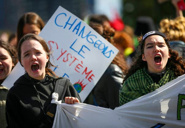 September 23, 2022, Montreal, Quebec, Canada: Thousands of protesters gathered for a climate march, demanding more action on climate change from elected officials. The event was part of the Fridays for Future Movement, an international, youth-led initiative inspired by Swedish activist Greta Thunberg. Montreal Canada - ZUMAs278 20220923_zip_s278_004 Copyright: xSerkanxSenturkx