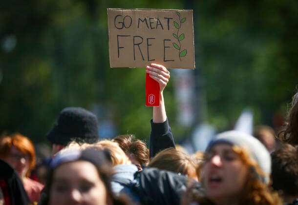September 23, 2022, Montreal, Quebec, Canada: Thousands of protesters gathered for a climate march, demanding more action on climate change from elected officials. The event was part of the Fridays for Future Movement, an international, youth-led initiative inspired by Swedish activist Greta Thunberg. Montreal Canada - ZUMAs278 20220923_zip_s278_005 Copyright: xSerkanxSenturkx