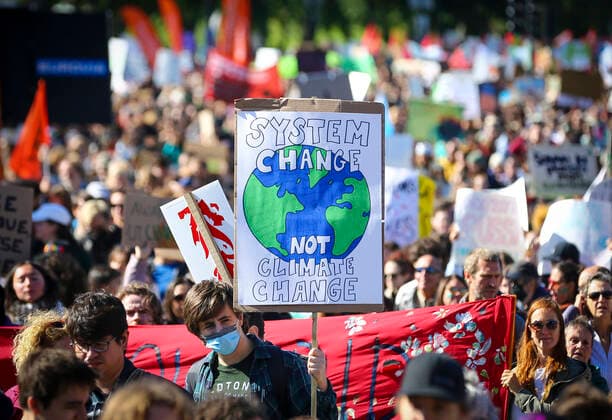 September 23, 2022, Montreal, Quebec, Canada: Thousands of protesters gathered for a climate march, demanding more action on climate change from elected officials. The event was part of the Fridays for Future Movement, an international, youth-led initiative inspired by Swedish activist Greta Thunberg. Montreal Canada - ZUMAs278 20220923_zip_s278_010 Copyright: xSerkanxSenturkx