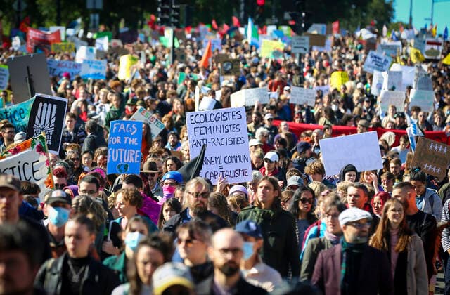 September 23, 2022, Montreal, Quebec, Canada: Thousands of protesters gathered for a climate march, demanding more action on climate change from elected officials. The event was part of the Fridays for Future Movement, an international, youth-led initiative inspired by Swedish activist Greta Thunberg. Montreal Canada - ZUMAs278 20220923_zip_s278_016 Copyright: xSerkanxSenturkx