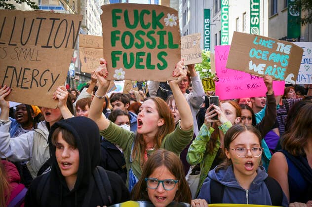 September 23, 2022, Montreal, Quebec, Canada: Thousands of protesters gathered for a climate march, demanding more action on climate change from elected officials. The event was part of the Fridays for Future Movement, an international, youth-led initiative inspired by Swedish activist Greta Thunberg. Montreal Canada - ZUMAs278 20220923_zip_s278_026 Copyright: xSerkanxSenturkx